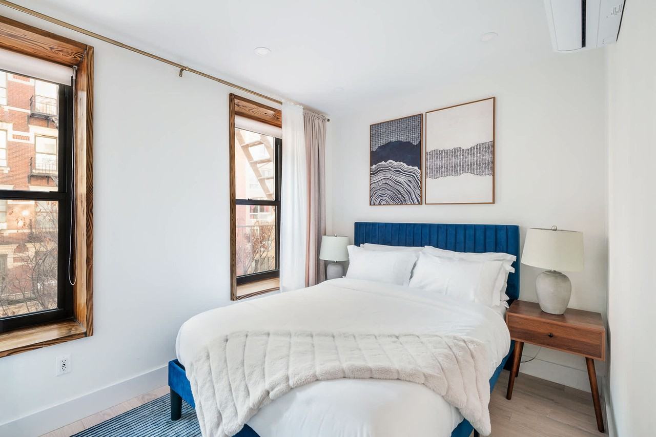 515 West 48th Street - Photo 4 of 49