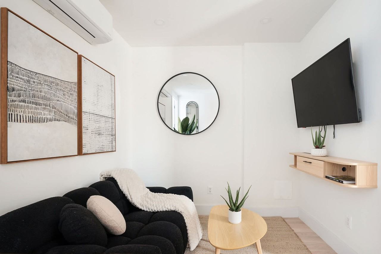 515 West 48th Street - Photo 6 of 49