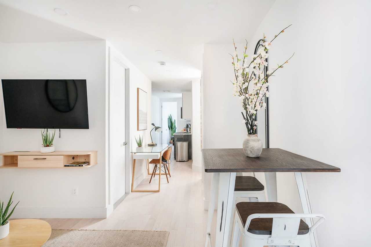 515 West 48th Street - Photo 7 of 49