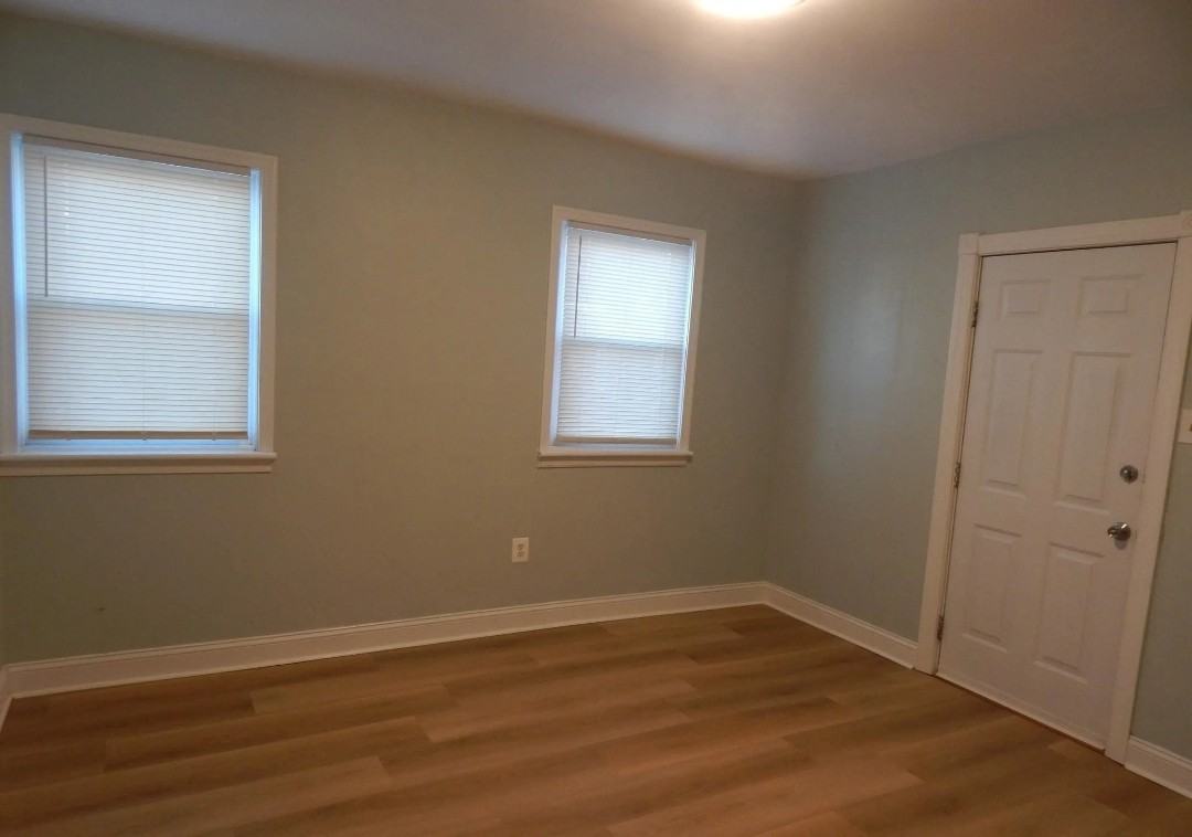 233 N Evans St - Photo 3 of 8