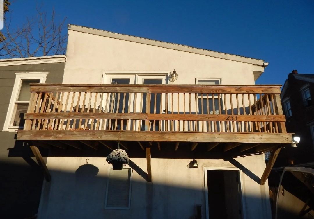 233 N Evans St - Photo 6 of 8