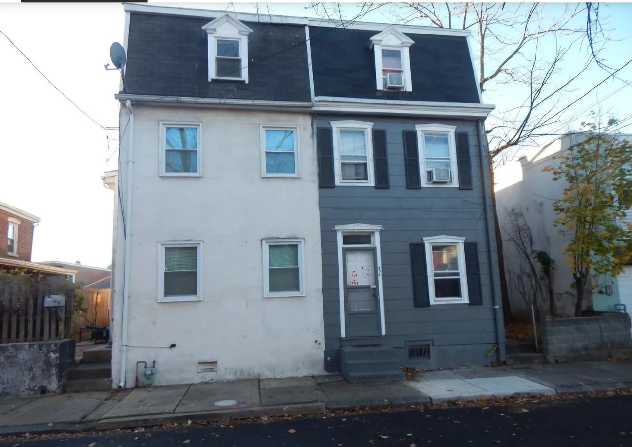 233 N Evans St - Photo 7 of 8