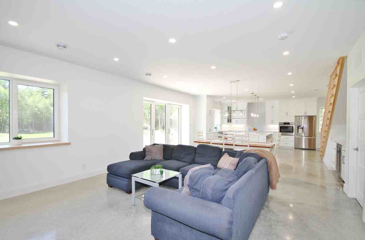 734 Townline Road - Photo 3 of 34