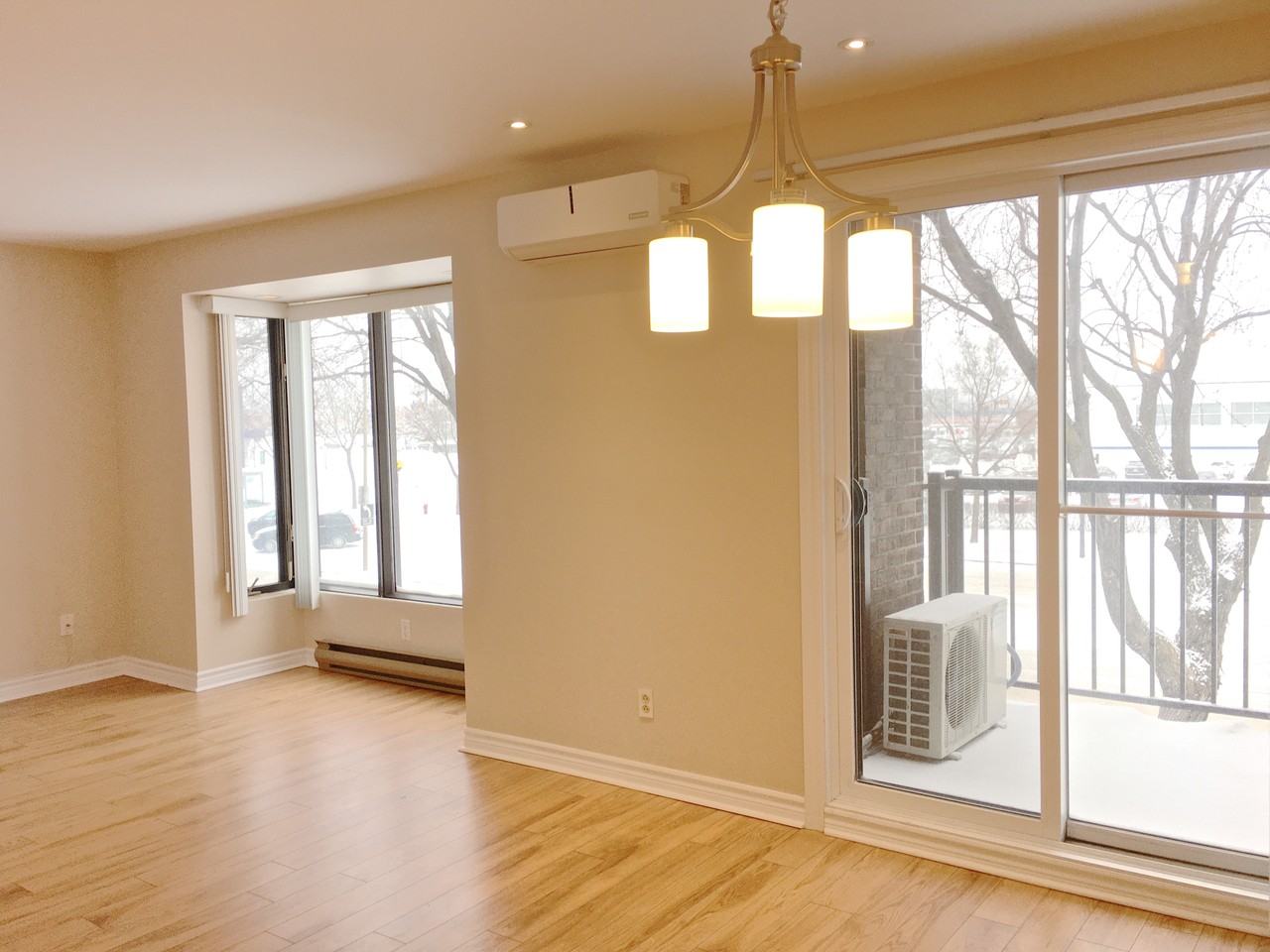 2400 Boulevard du Tricentenaire - Photo 2 of 20