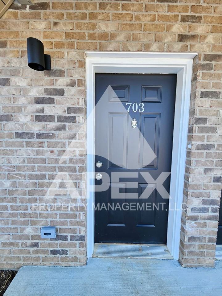 703 Avalon Dr - Photo 2 of 25