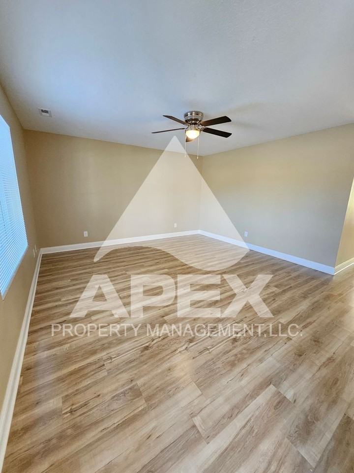 703 Avalon Dr - Photo 3 of 25