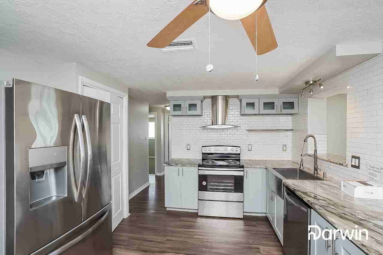 2345 Roselawn Dr - Photo 2 of 15