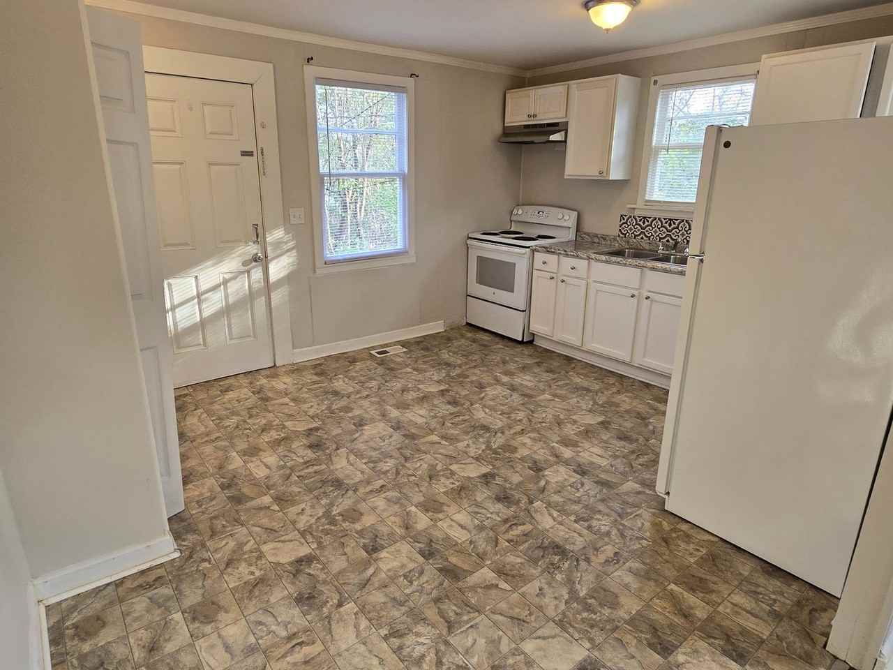 2215 Willow St - Photo 4 of 19