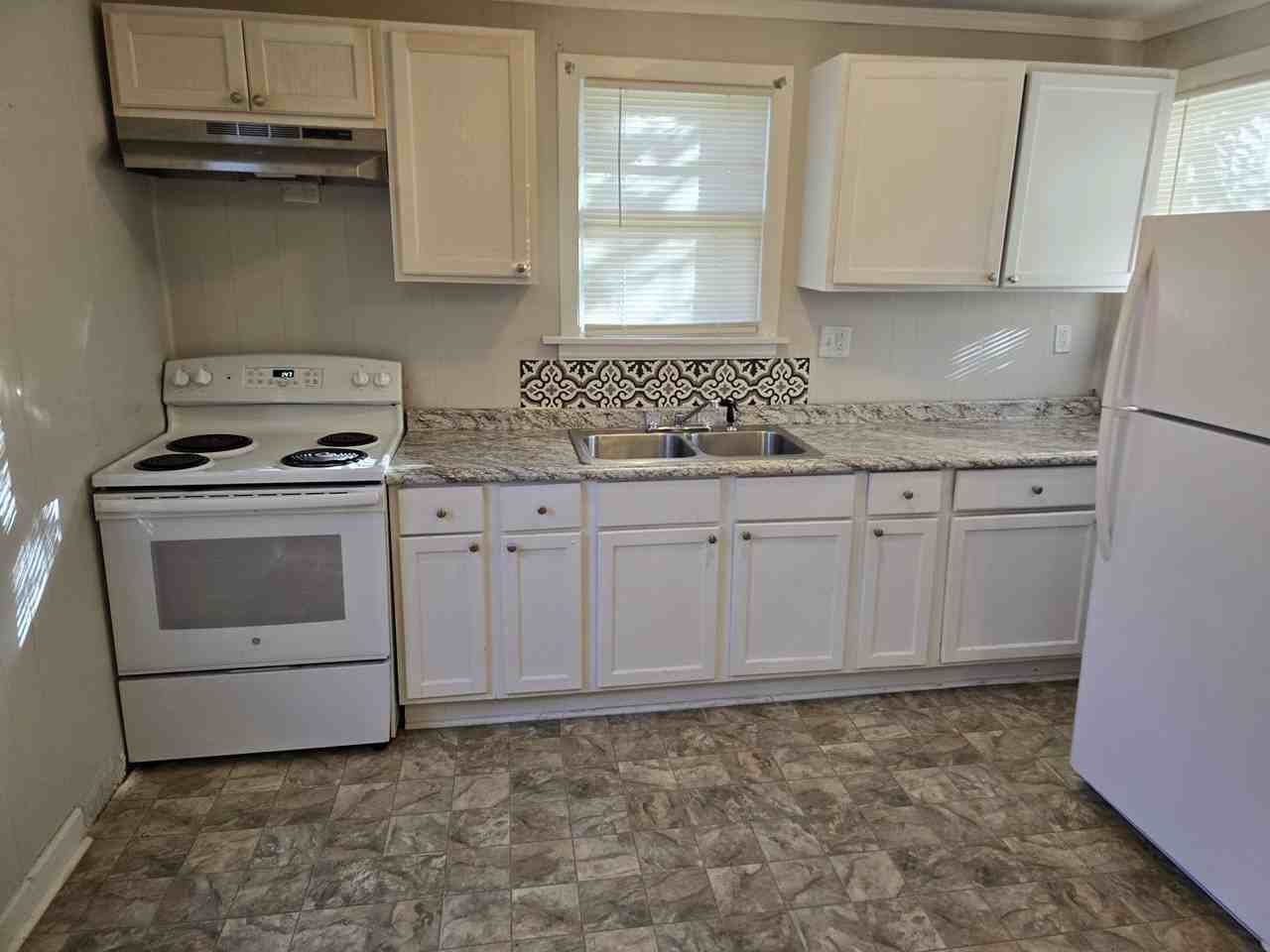 2215 Willow St - Photo 5 of 19