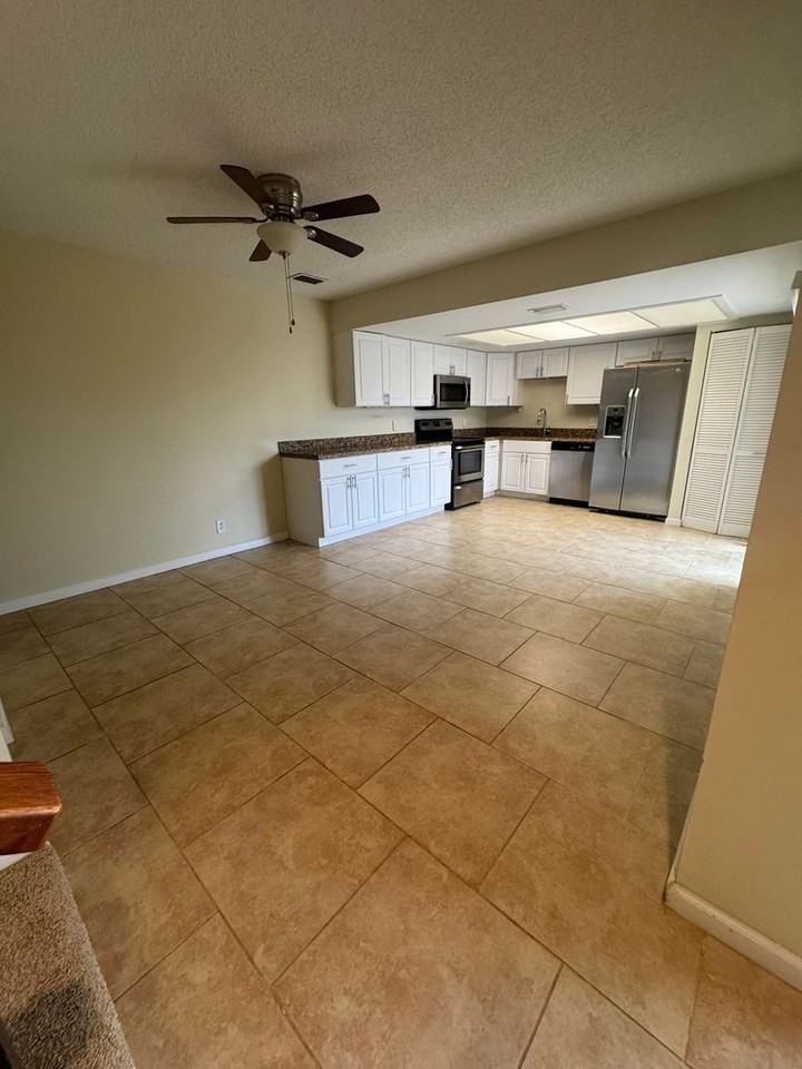 11976 Shakerwood Ln - Photo 4 of 20