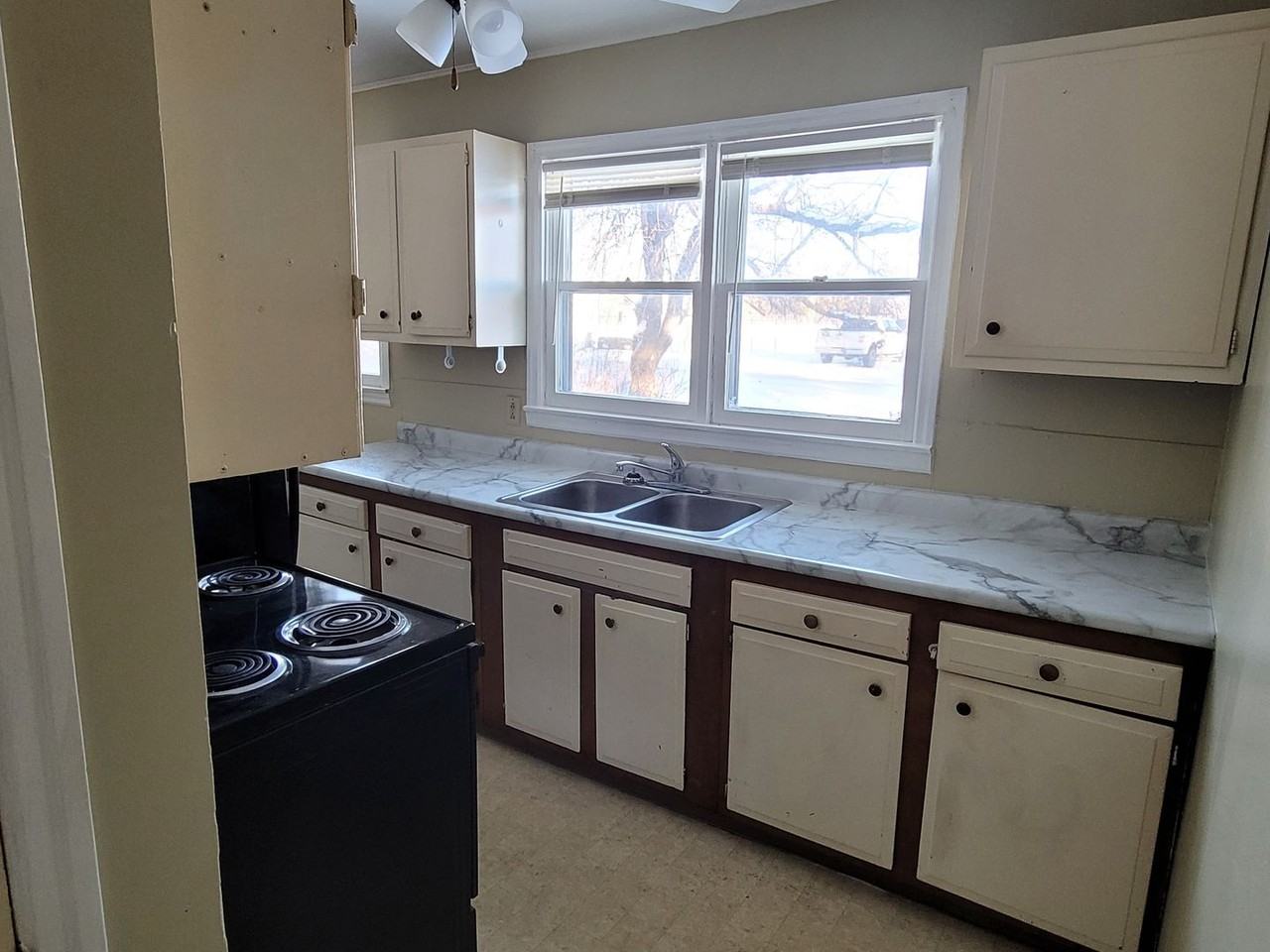 717 Grant Ave Se - Photo 4 of 16