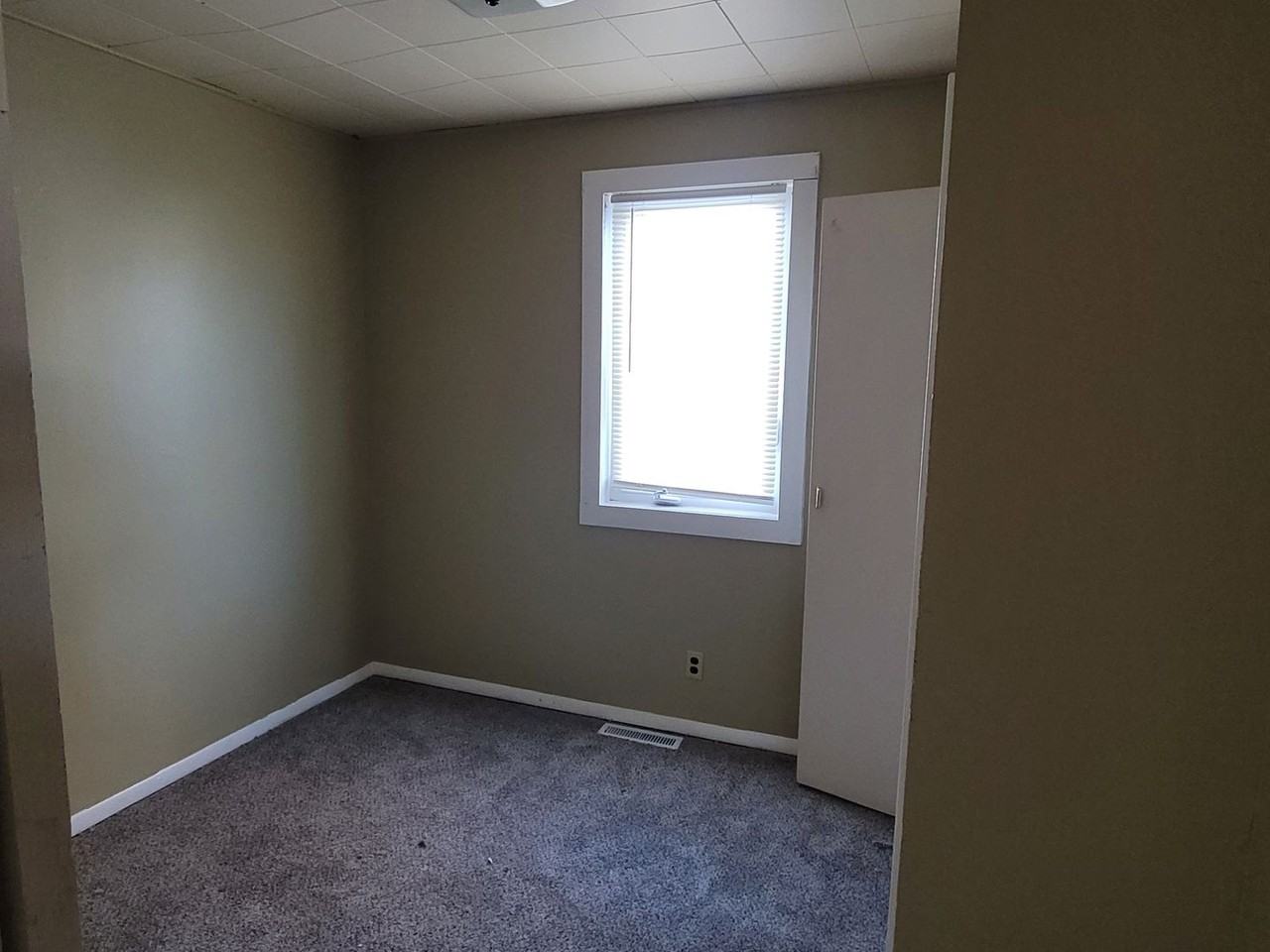 717 Grant Ave Se - Photo 6 of 16