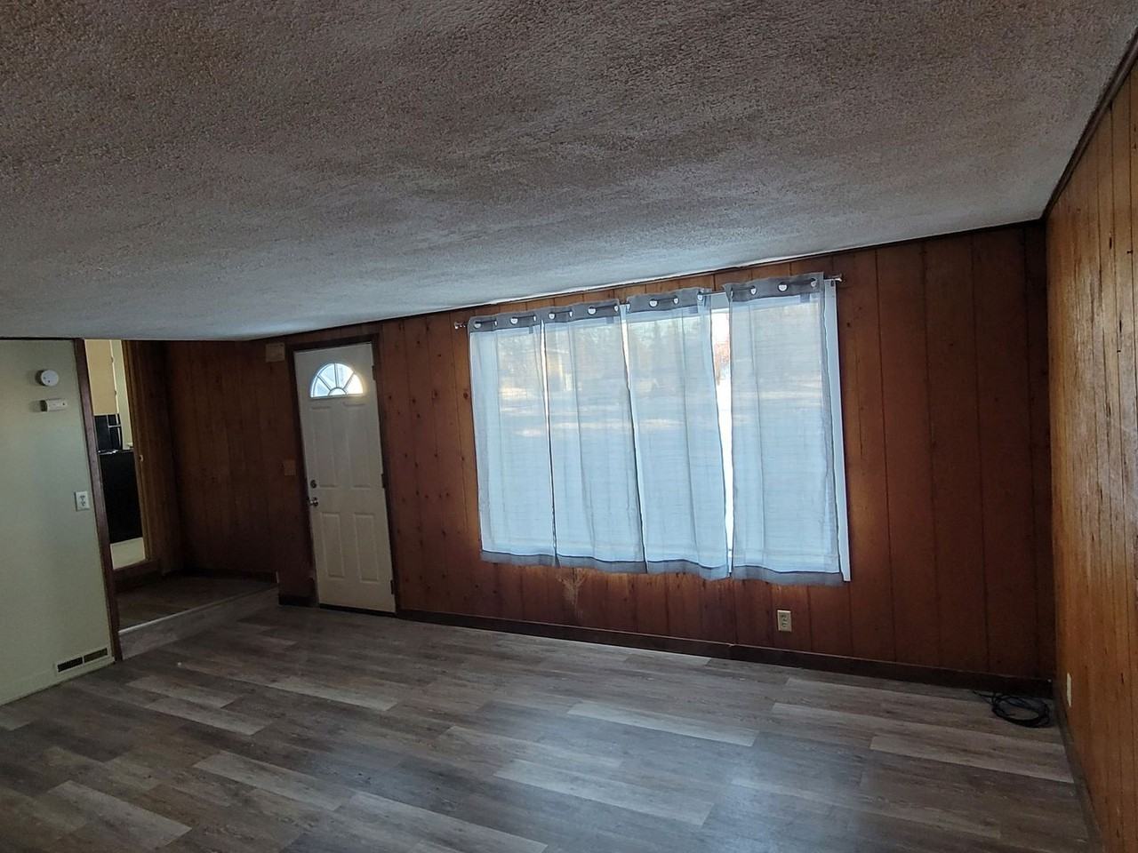 717 Grant Ave Se - Photo 3 of 16