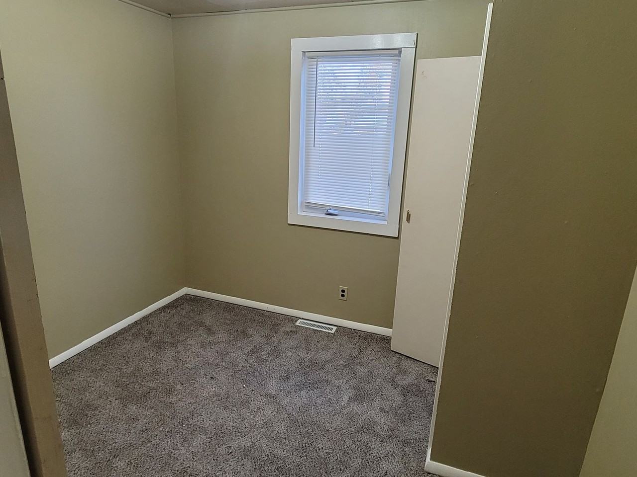 717 Grant Ave Se - Photo 7 of 16