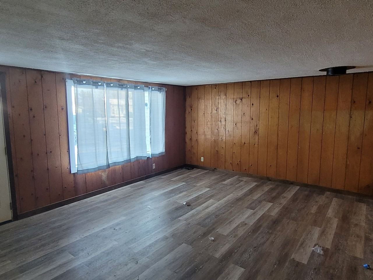 717 Grant Ave Se - Photo 2 of 16