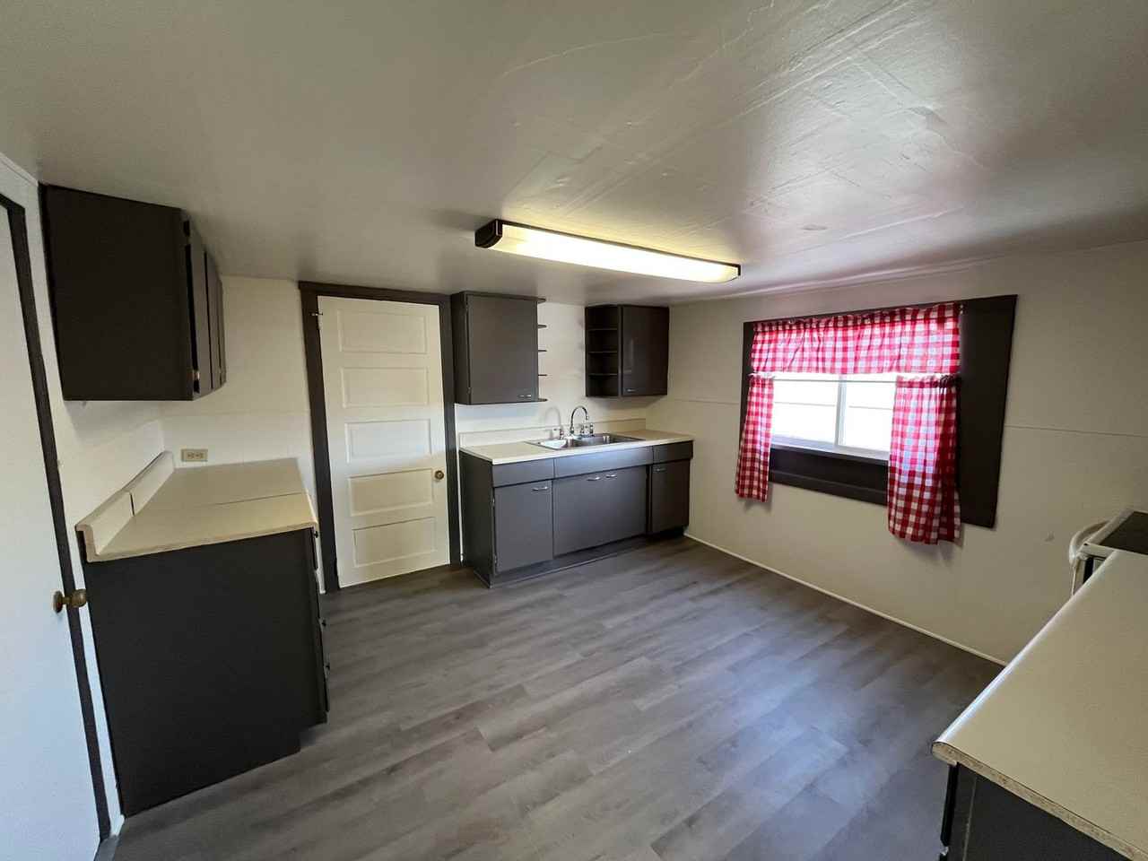 1105 Siloam Rd - Photo 2 of 31