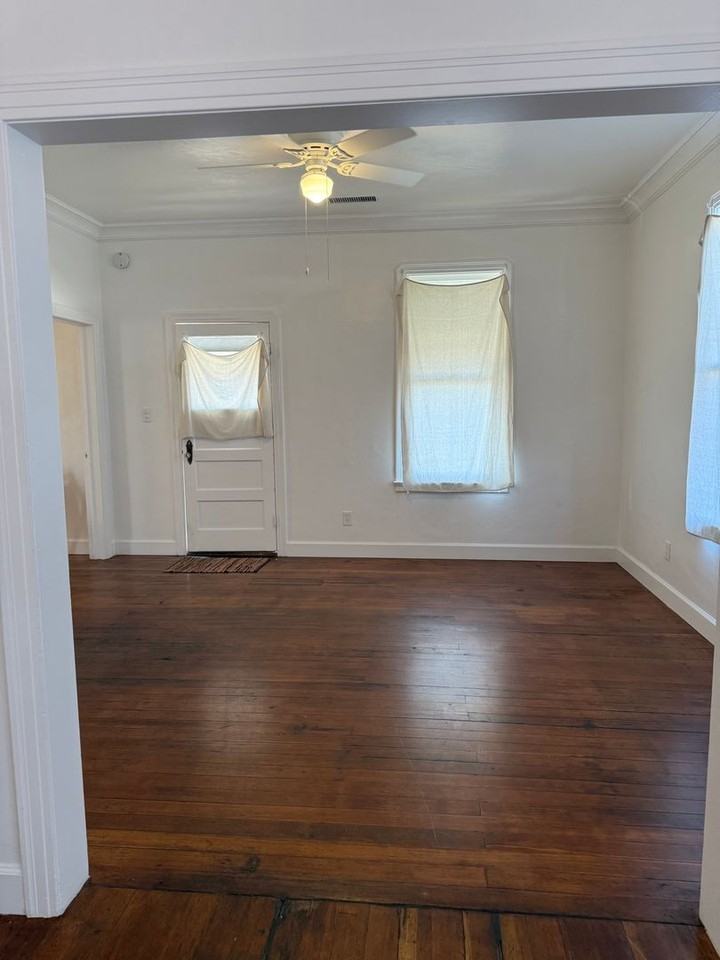 159 N B St - Photo 4 of 14