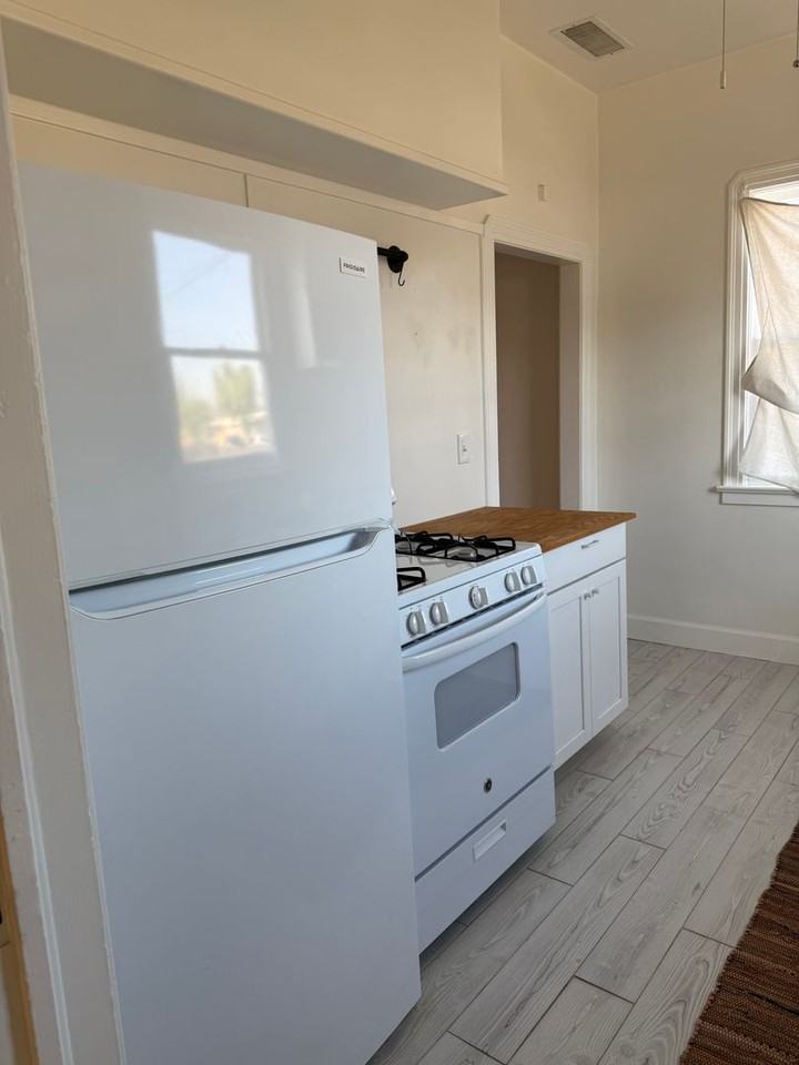 159 N B St - Photo 7 of 14