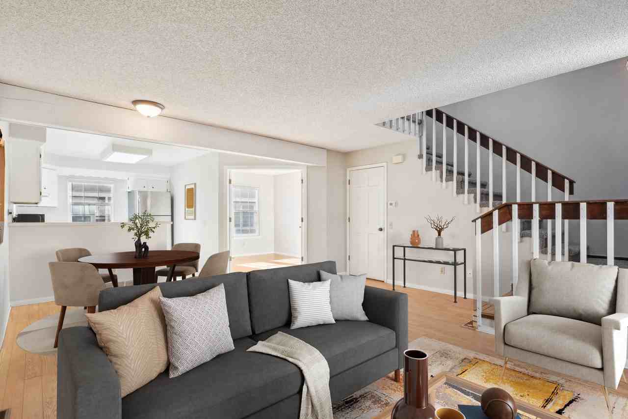 2062 S Helena St #B - Photo 2 of 16