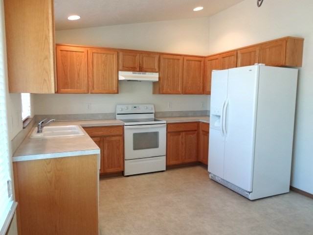846 Nw Riverbow Ave #NA - Photo 3 of 17