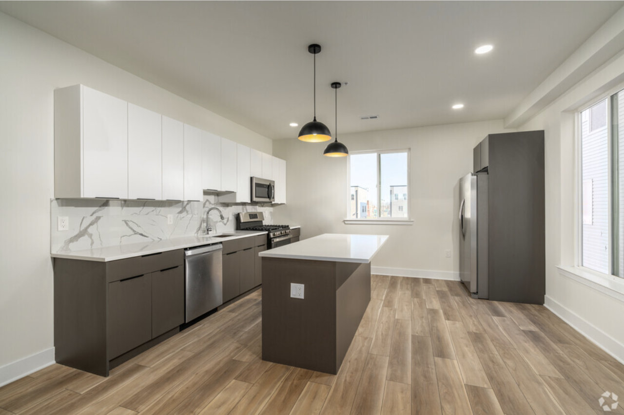 2500 E Tioga St #C24 - Photo 4 of 28