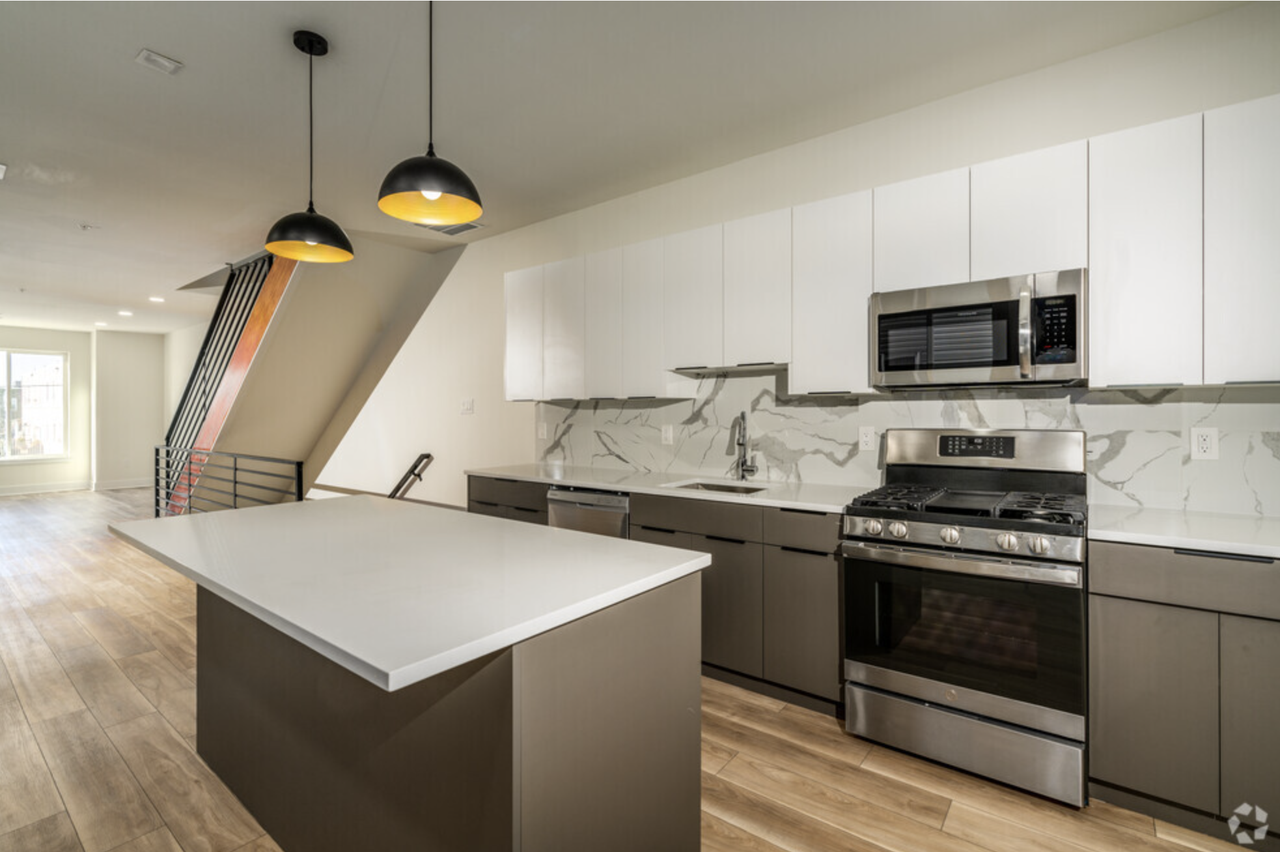 2500 E Tioga St #C24 - Photo 5 of 28