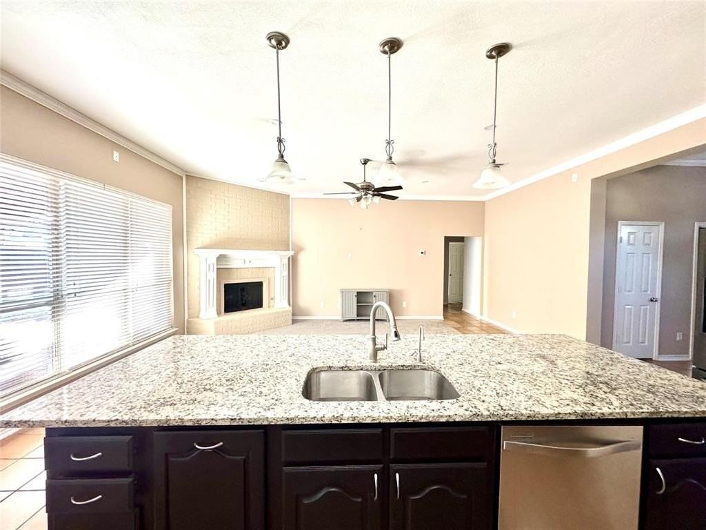 15723 Wrangler Dr - Photo 7 of 29