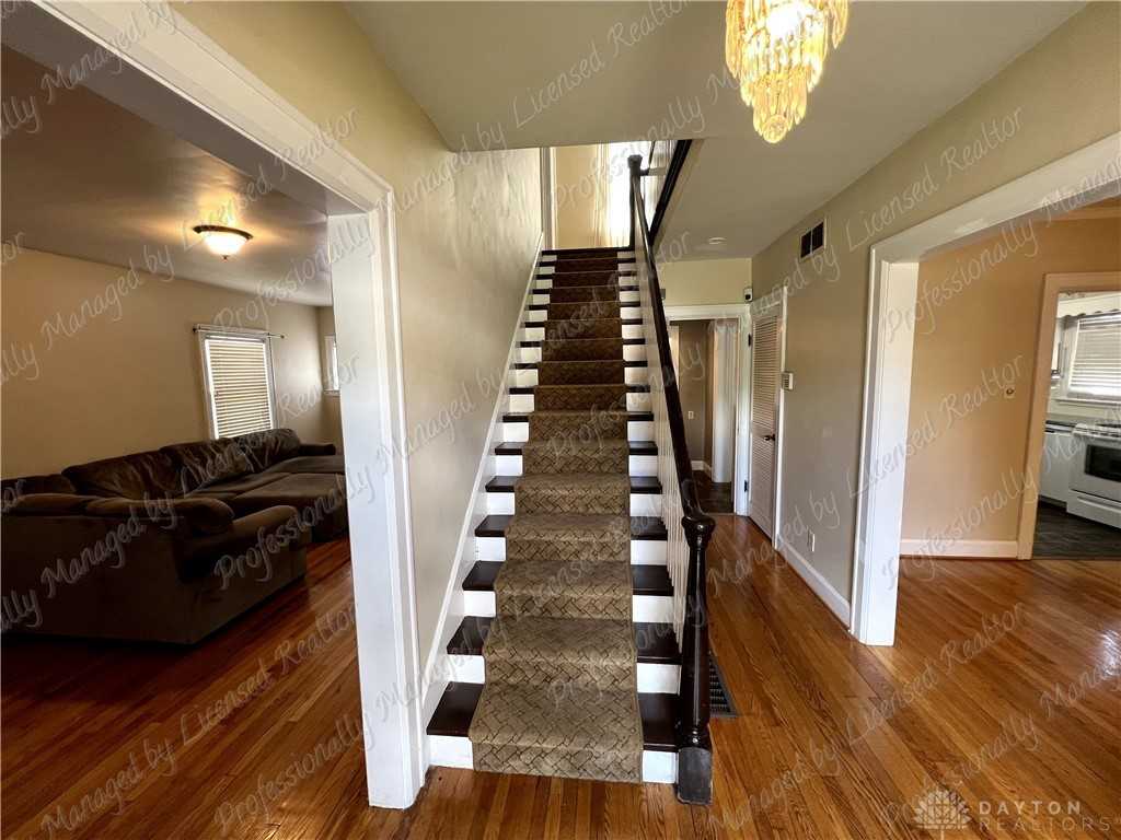 111 Englewood Rd - Photo 3 of 33