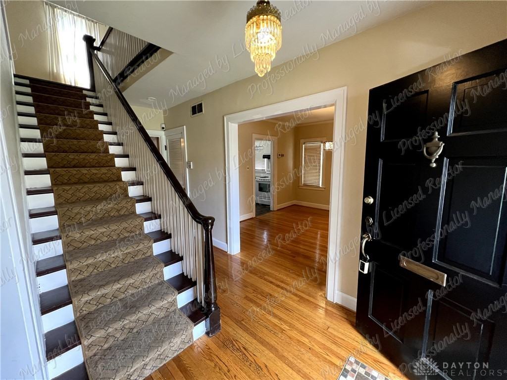 111 Englewood Rd - Photo 4 of 33