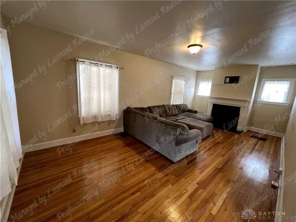 111 Englewood Rd - Photo 5 of 33