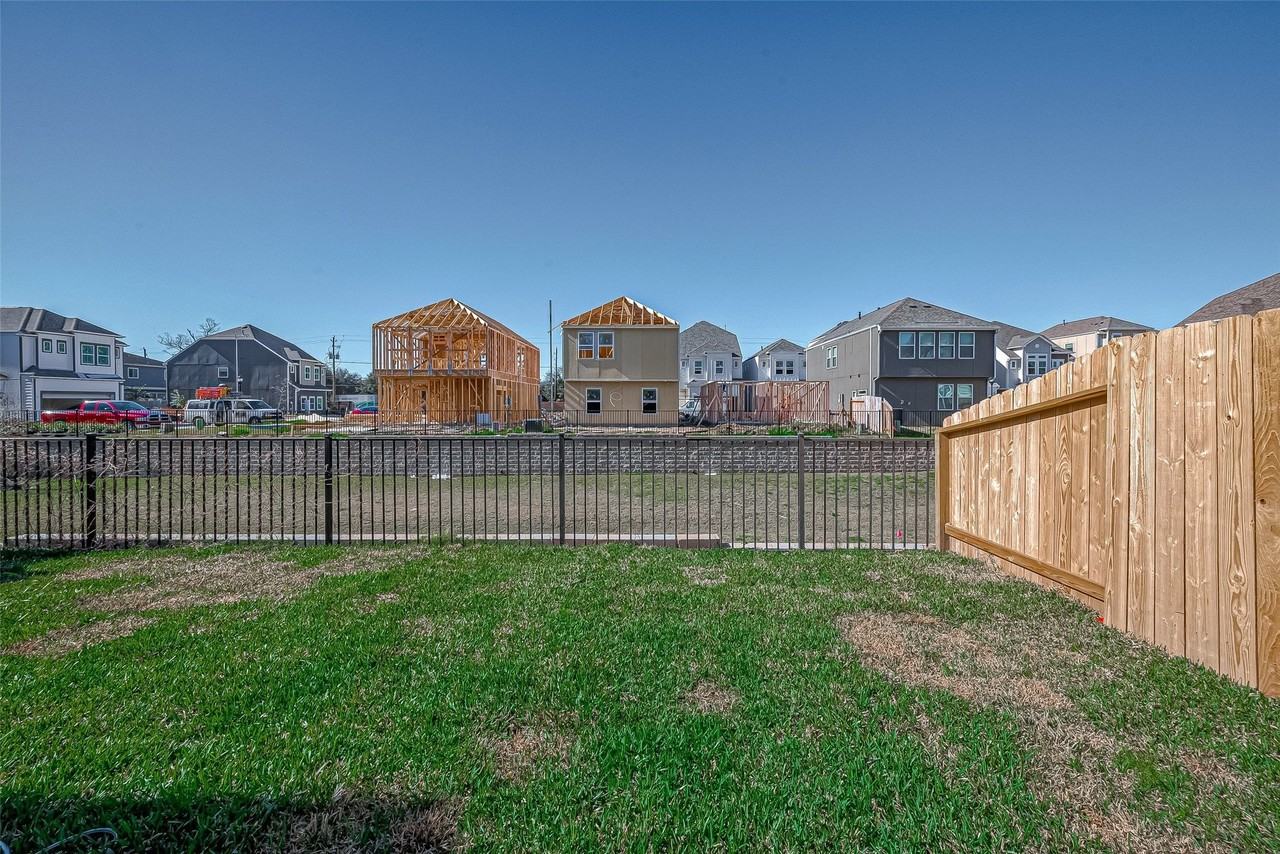 1915 Honey Mound Dr - Photo 4 of 47