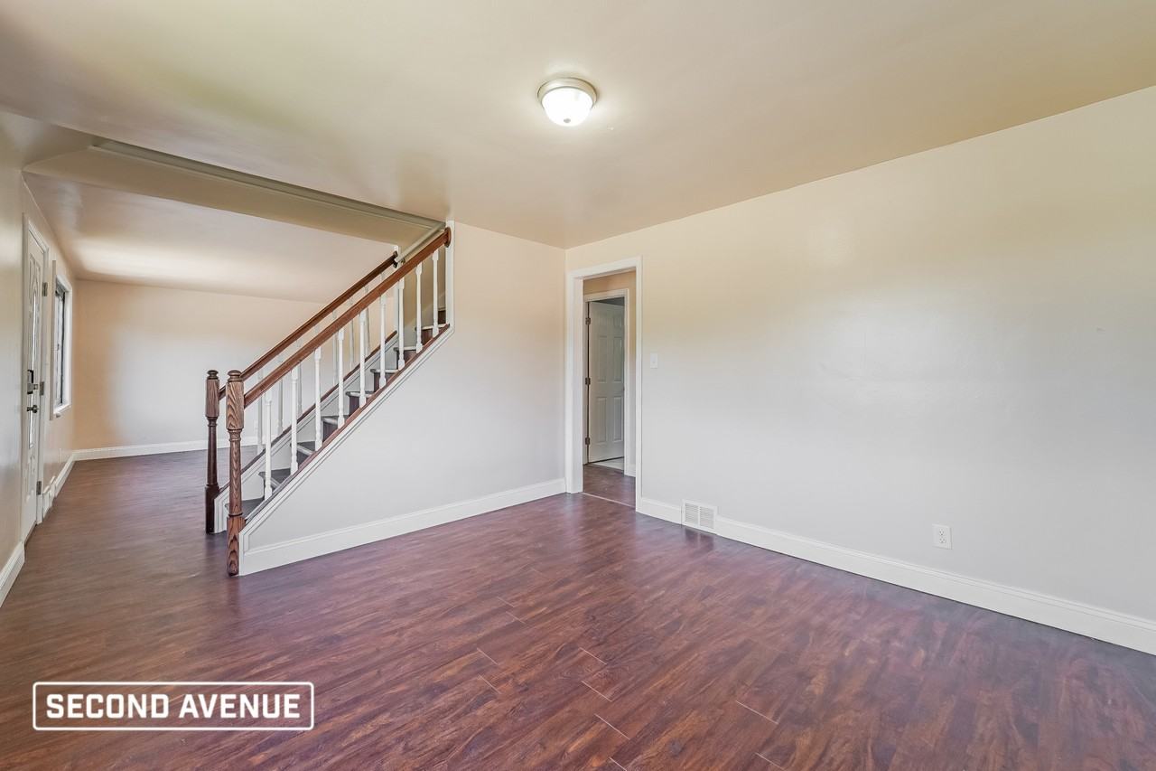 1900 Loretta Dr - Photo 3 of 18