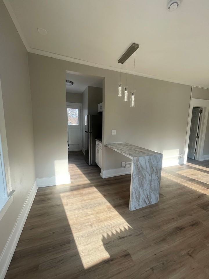 Normandie Apartments - Photo 4 of 31