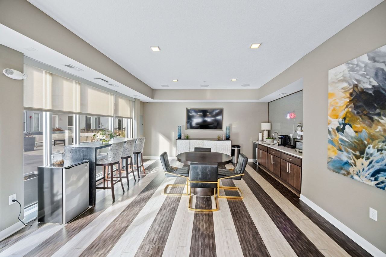 The Maxwell Downtown Des Moines - Photo 7 of 50