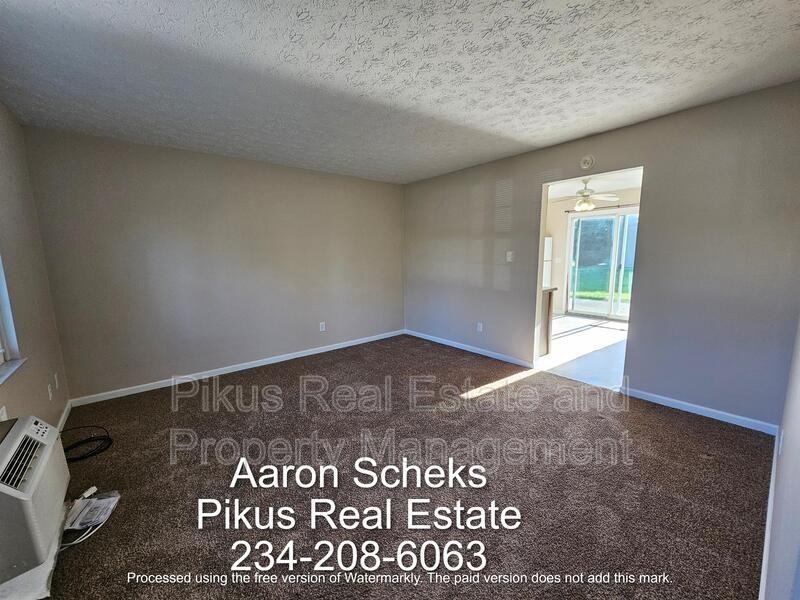 10632 Market Ave N - Photo 2 of 11