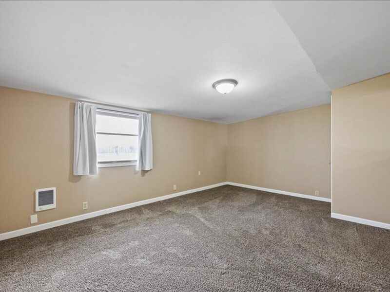 800 N Irving St #3 - Photo 4 of 12