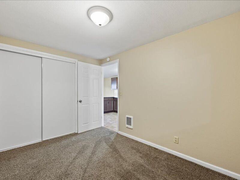 800 N Irving St #3 - Photo 5 of 12