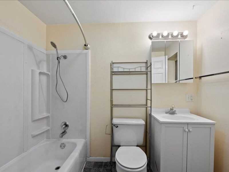 800 N Irving St #3 - Photo 6 of 12