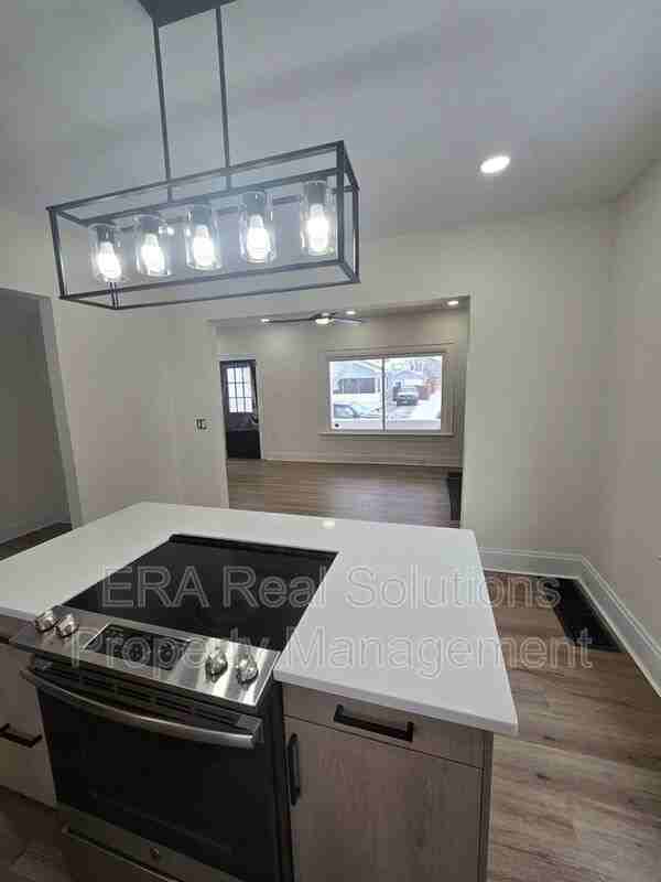 579 Sheldon Ave - Photo 3 of 30