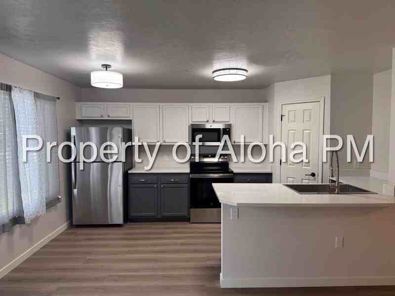 1069 W Pine Ave #2 - Photo 4 of 18