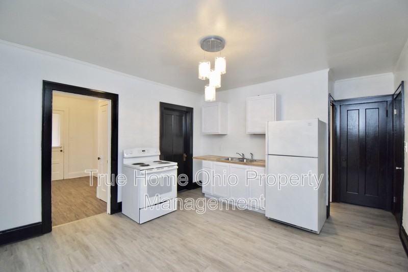 3670 Vine St - Photo 3 of 29