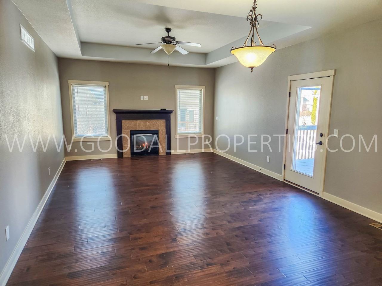 1106 Nw Rockcrest Rd - Photo 2 of 21