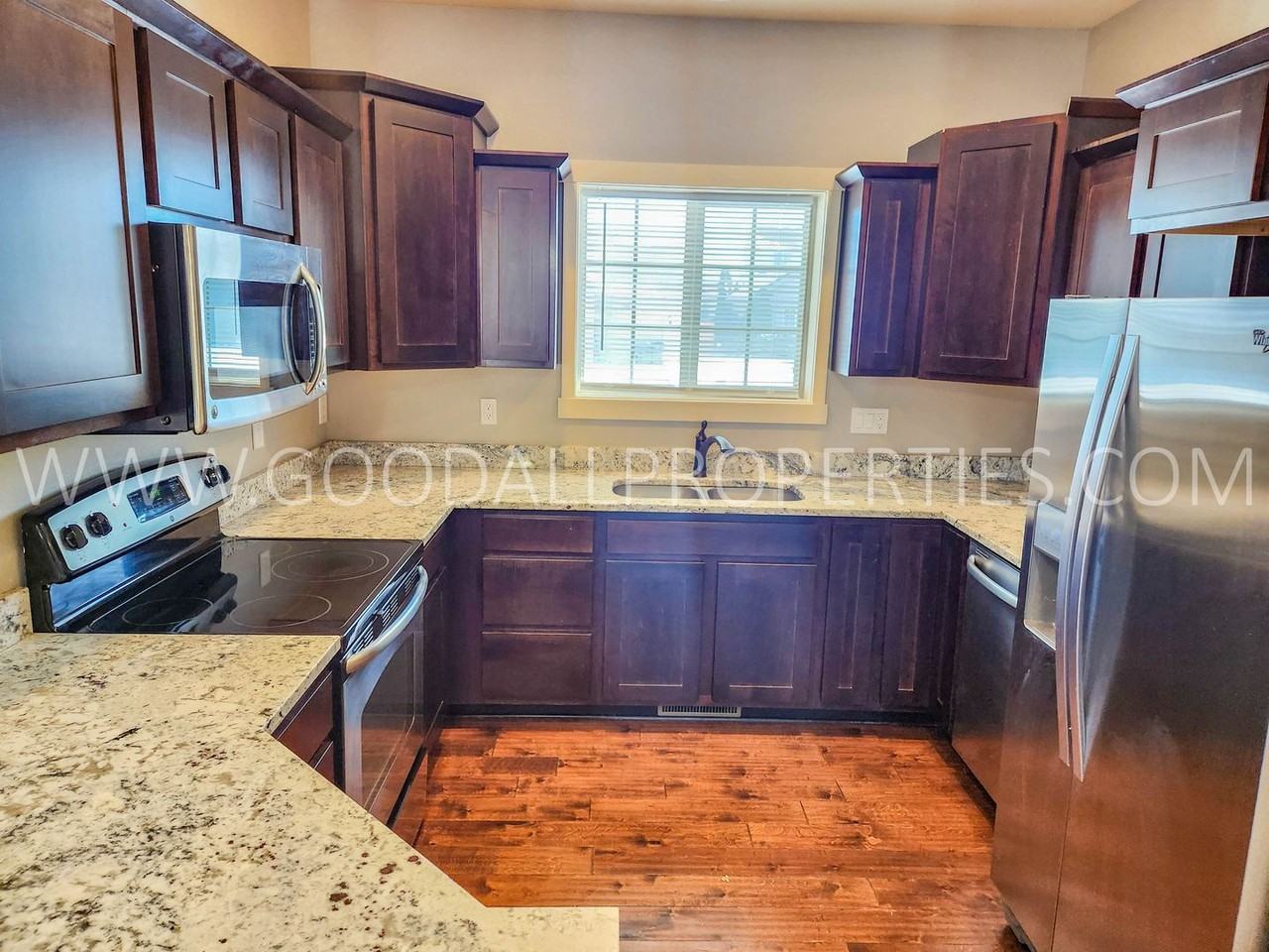 1106 Nw Rockcrest Rd - Photo 4 of 21