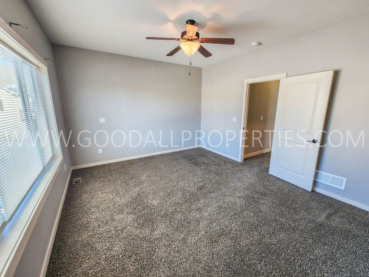 1106 Nw Rockcrest Rd - Photo 5 of 21