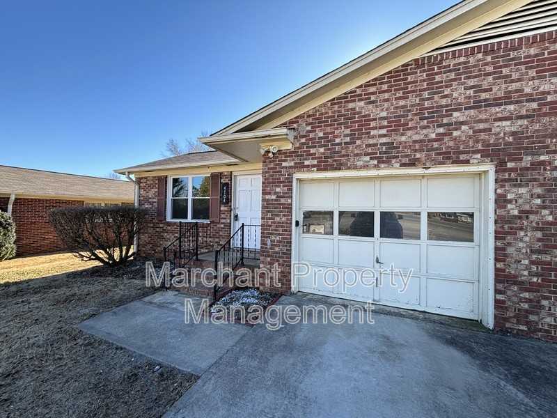 4704 Old Spartanburg Rd - Photo 4 of 22