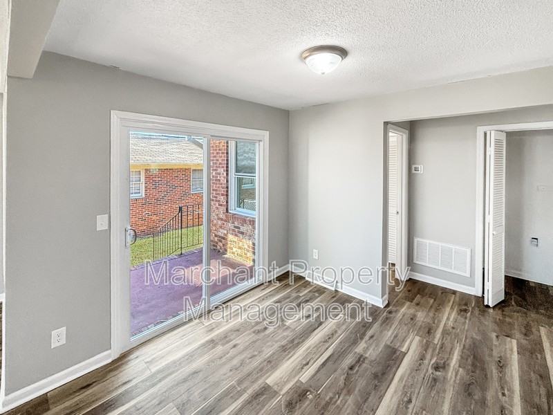 4704 Old Spartanburg Rd - Photo 7 of 22