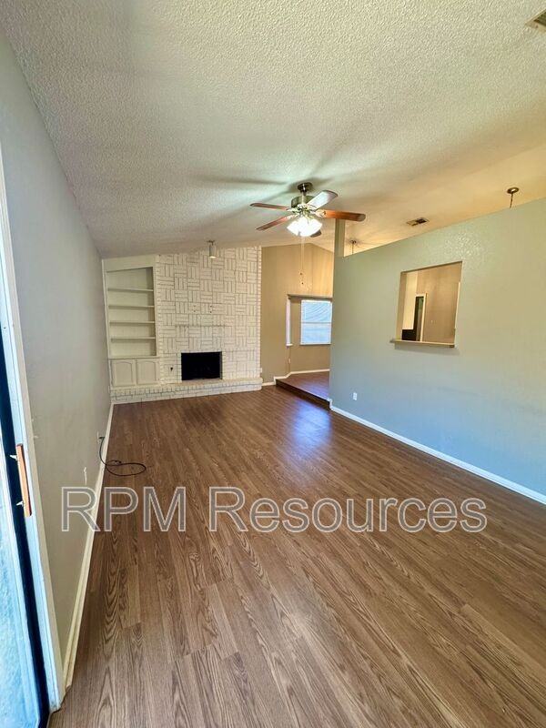 8317 Woodhue Dr - Photo 4 of 23