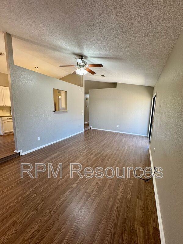 8317 Woodhue Dr - Photo 5 of 23