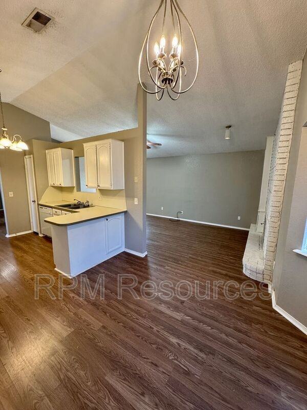 8317 Woodhue Dr - Photo 7 of 23