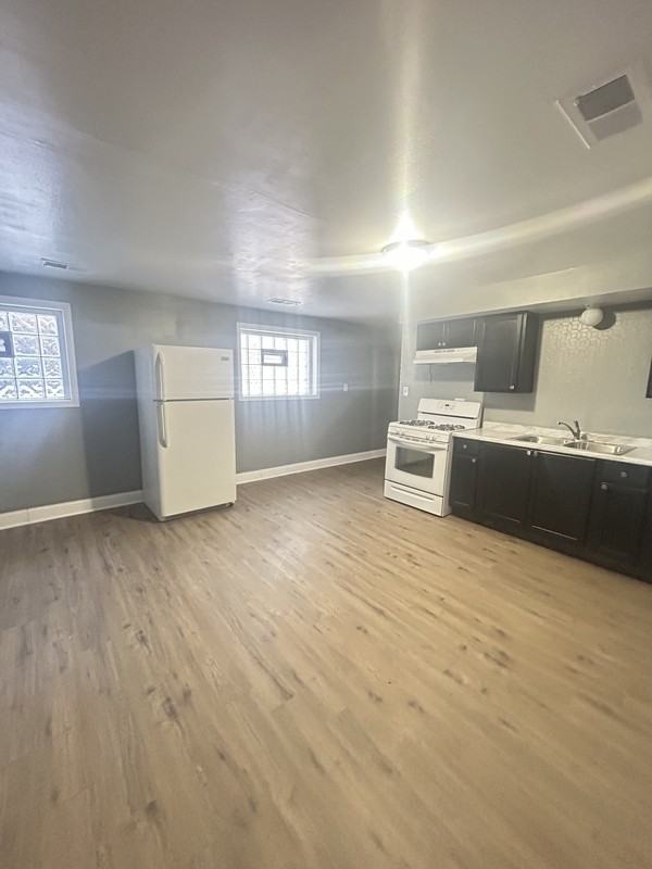 13222 S Vernon Ave - Photo 3 of 11